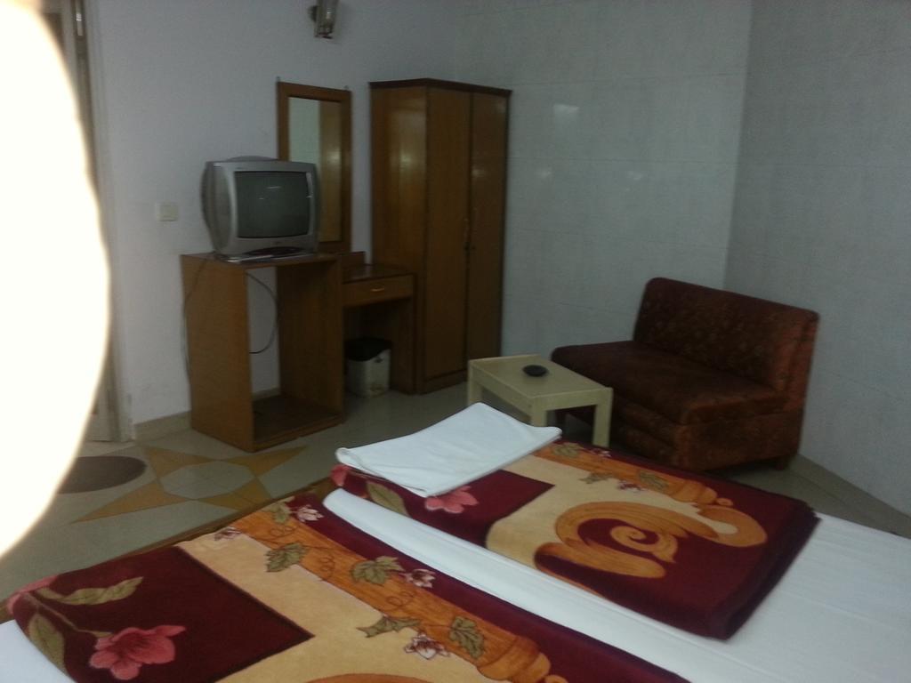 Hotel Royale Paradise Noida Extérieur photo